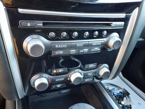 Used 2019 Nissan Pathfinder SV image 27