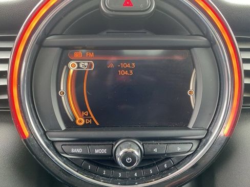 Used 2015 MINI Cooper 4-Door Hardtop image 22