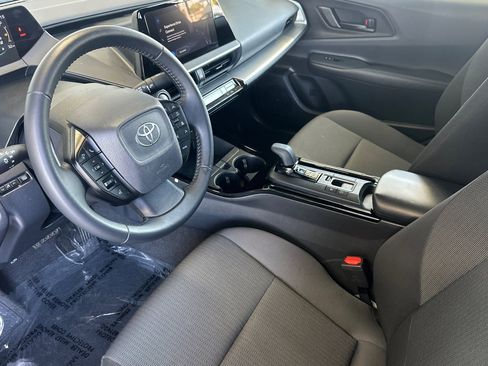Used 2024 Toyota Prius LE image 9