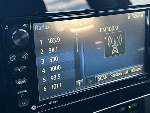 Used 2018 Toyota Corolla iM image 17