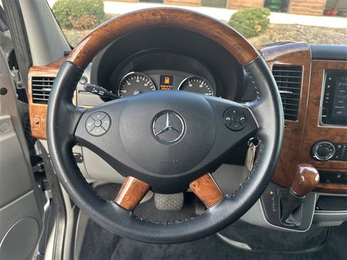 Used 2017 Mercedes-Benz Sprinter 2500 image 11