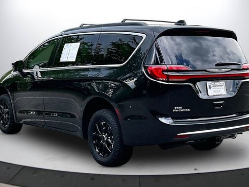 Used 2022 Chrysler Pacifica Touring-L FWD image 7
