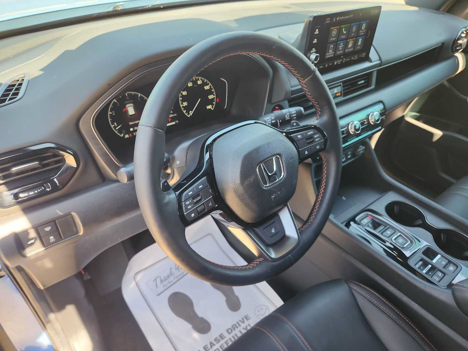 Used 2024 Honda Pilot TrailSport image 2