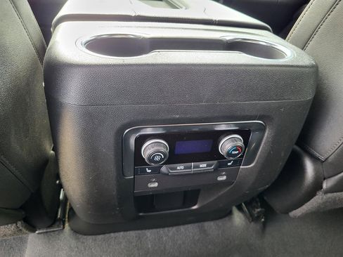 Used 2024 Chevrolet Suburban Premier image 17