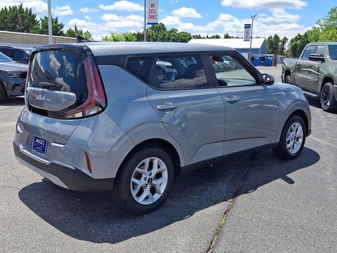 Used 2023 Kia Soul LX w/ Option Group 015 FWD image 6