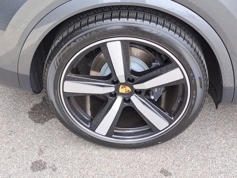 Certified 2024 Porsche Cayenne image 12