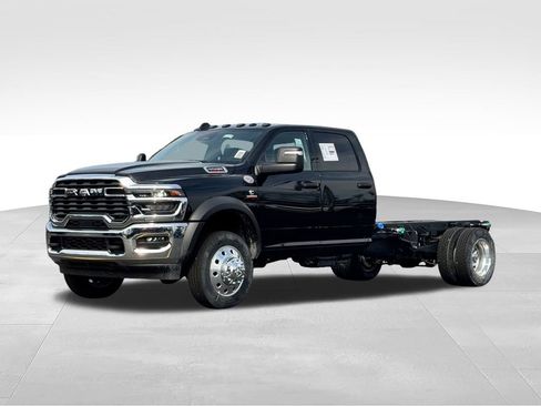 New 2026 RAM 5500 Tradesman w/ Chrome Appearance Group AWD/4WD image 3