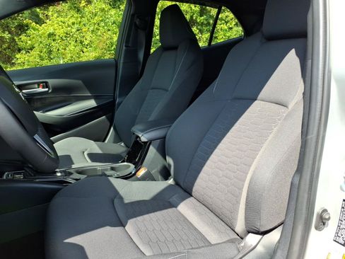 Used 2025 Toyota Corolla Hatchback w/ SE Package FWD image 14
