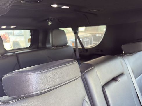 Used 2021 Chevrolet Suburban LT image 32