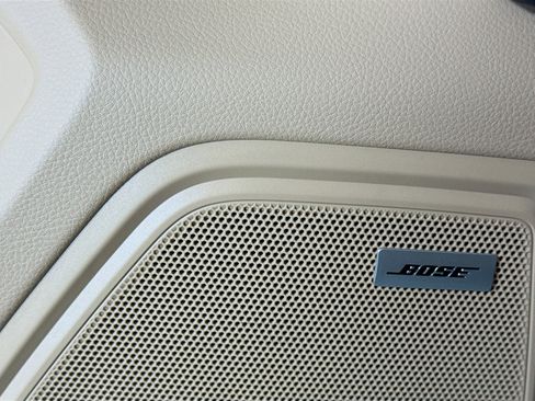 Certified 2023 Porsche Macan image 12