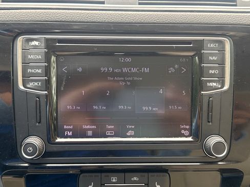 Used 2016 Volkswagen Jetta SEL FWD image 25