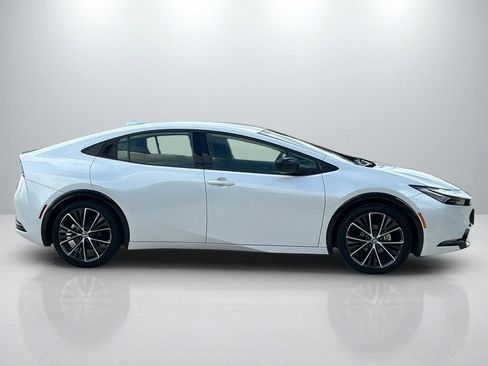 Used 2023 Toyota Prius XLE FWD image 4