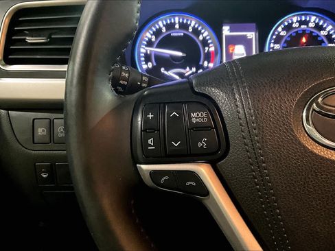 Used 2019 Toyota Highlander SE AWD/4WD image 23