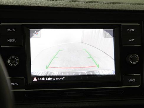 Certified 2023 Volkswagen Jetta SE w/ Panoramic Sunroof Package image 12