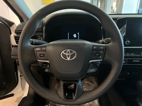 Used 2025 Toyota Camry LE image 28