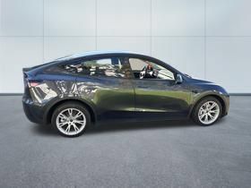 Used 2024 Tesla Model Y Long Range AWD/4WD image 4