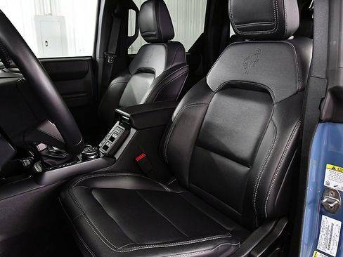 Used 2025 Ford Bronco Badlands image 28