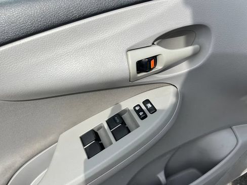 Used 2012 Toyota Corolla L FWD image 29