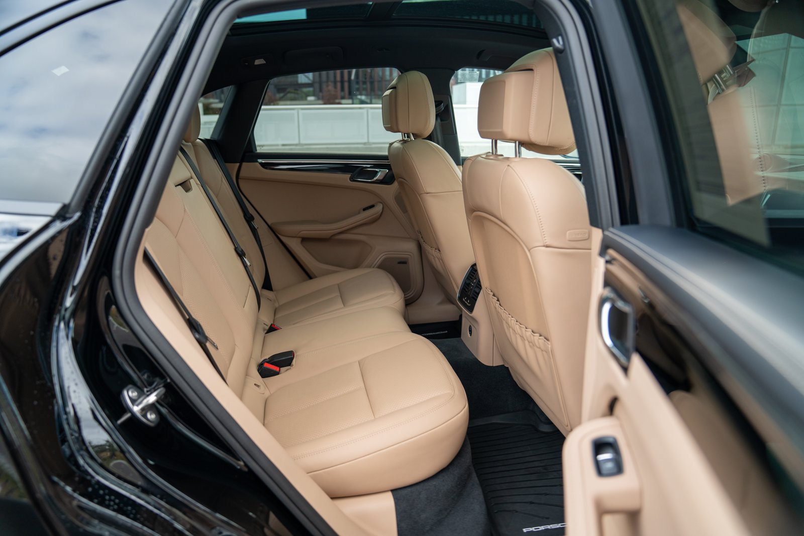 Certified 2026 Porsche Macan AWD/4WD image 25
