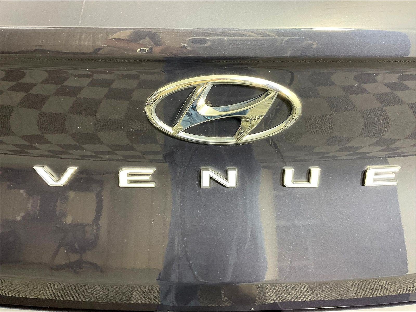 Used 2023 Hyundai Venue Limited FWD image 23