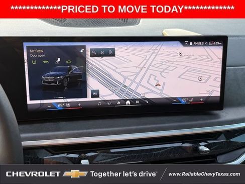 Used 2024 BMW X5 xDrive50e w/ Parking Assistance Package AWD/4WD image 22