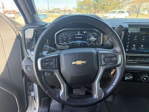 Used 2022 Chevrolet Silverado 1500 LT image 11