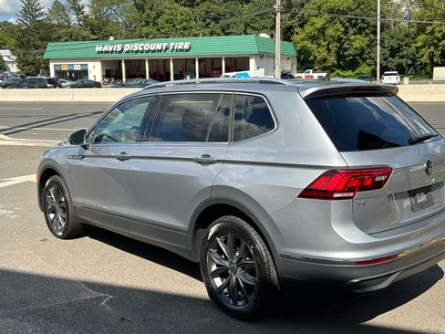 Used 2022 Volkswagen Tiguan SE w/ Panoramic Sunroof Package AWD/4WD image 8