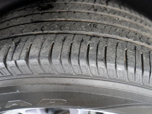 Used 2024 Buick Enclave Premium image 28