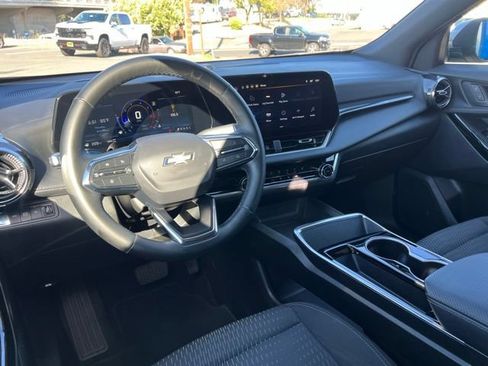 Used 2025 Chevrolet Equinox LT AWD/4WD image 13