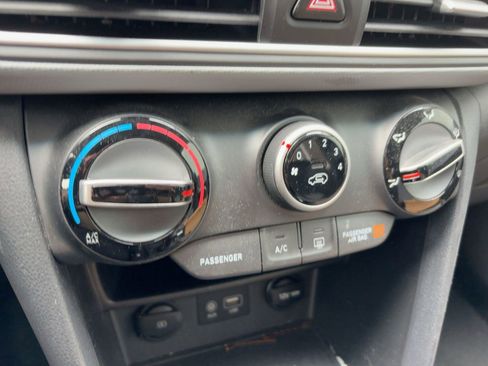 Used 2019 Hyundai Kona SEL image 14