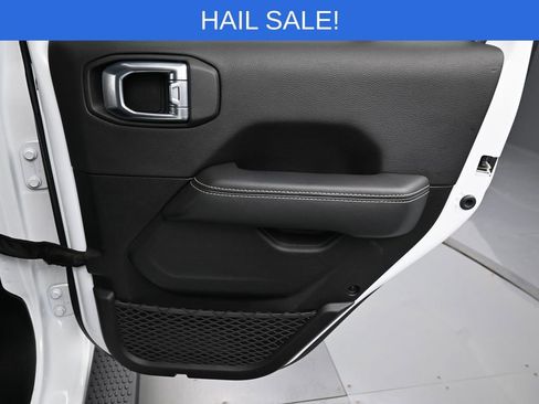 Used 2022 Jeep Wrangler Unlimited Sahara w/ Cold Weather Group image 30