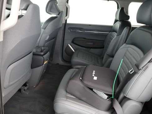 Used 2024 Kia EV9 Land image 22