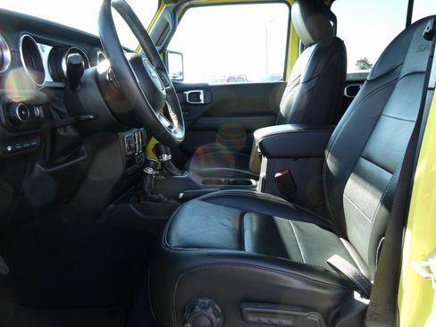 Used 2023 Jeep Wrangler Unlimited Sahara w/ Cold Weather Group image 19