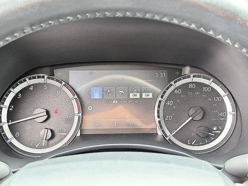 Used 2024 Toyota Highlander XLE AWD/4WD image 19