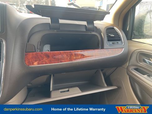 Used 2016 Chrysler Town & Country Touring image 24