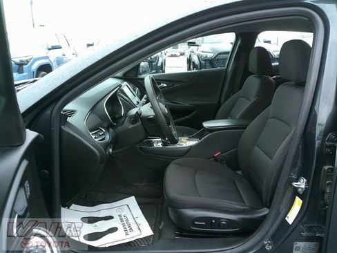 Used 2018 Chevrolet Malibu LT image 19