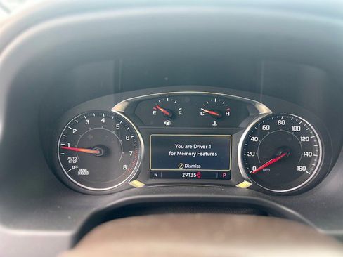 Used 2023 GMC Acadia SLT w/ Preferred Package image 17