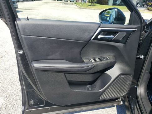 Used 2025 Mitsubishi Outlander SE image 18