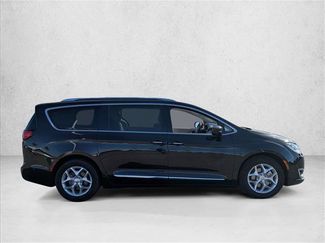 Used 2017 Chrysler Pacifica Touring-L Plus FWD video 4