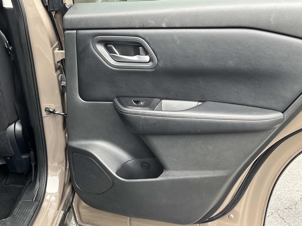Used 2025 Nissan Rogue SV AWD/4WD image 19