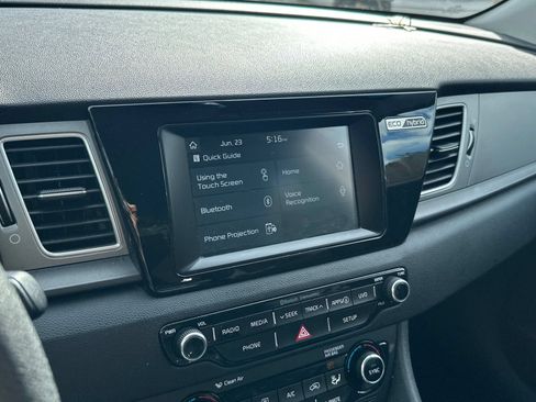 Used 2017 Kia Niro FE FWD image 21