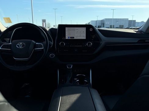 Used 2024 Toyota Highlander XLE image 29