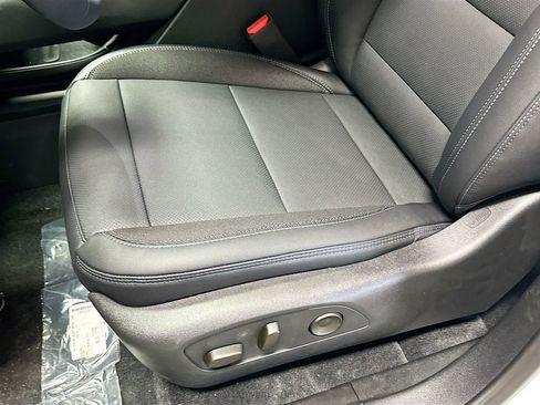 New 2026 Chevrolet Equinox EV LT image 21