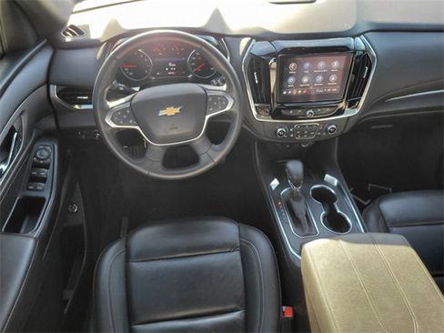 Used 2023 Chevrolet Traverse LT image 11