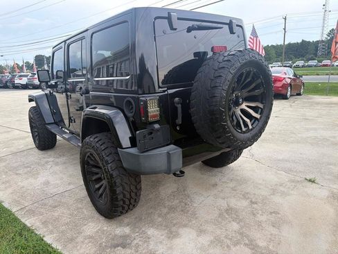 Used 2018 Jeep Wrangler Unlimited Sahara w/ Connectivity Group AWD/4WD image 7