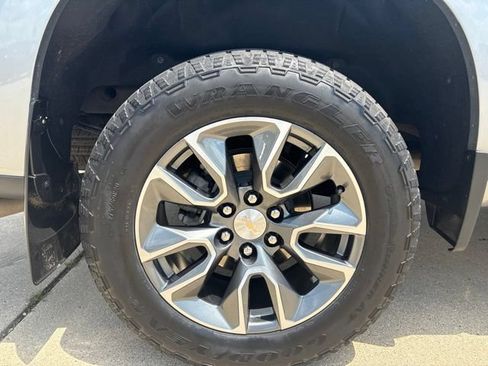 Used 2024 Chevrolet Silverado 1500 LT AWD/4WD image 10