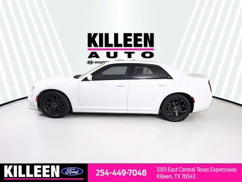 Used 2020 Chrysler 300 S RWD image 4