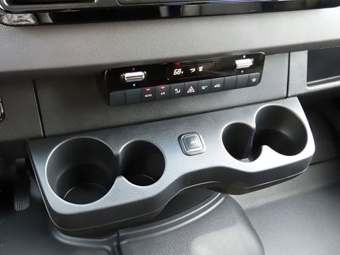 Used 2024 Mercedes-Benz Sprinter 2500 image 55