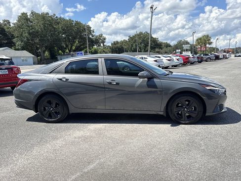 Used 2023 Hyundai Elantra SEL FWD image 6
