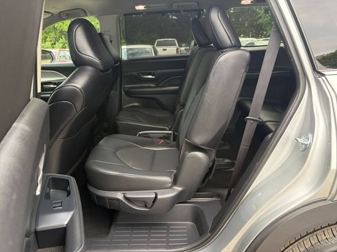 Used 2025 Toyota Grand Highlander FWD image 27